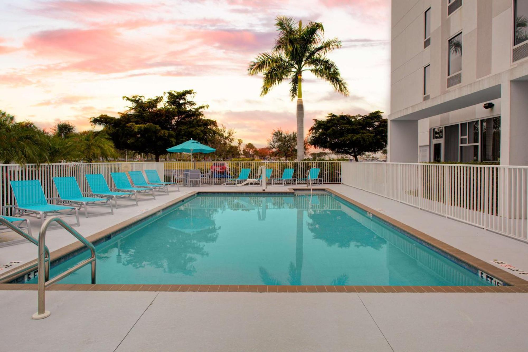 Hampton Inn & Suites Sarasota / Bradenton - Airport Exteriör bild